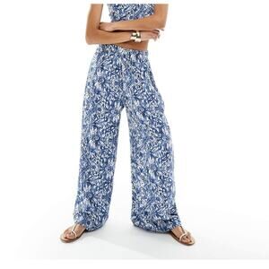 Abercrombie Blue Print Ultra Wide Crinkle Pants NWT Size L